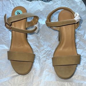 Women’s Heels (Nude)- BRAND NEW!!!